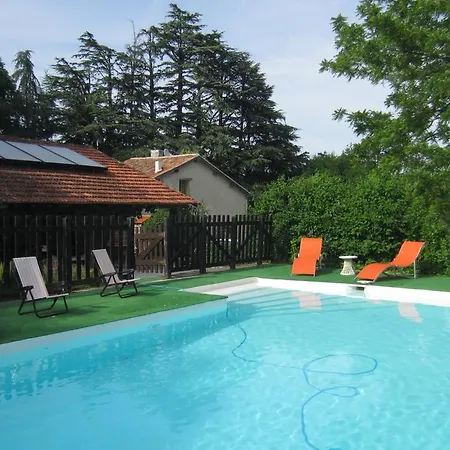 Domaine De Puytirel לינה וארוחת בוקר *