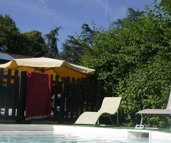 Domaine De Puytirel Bed & Breakfast
